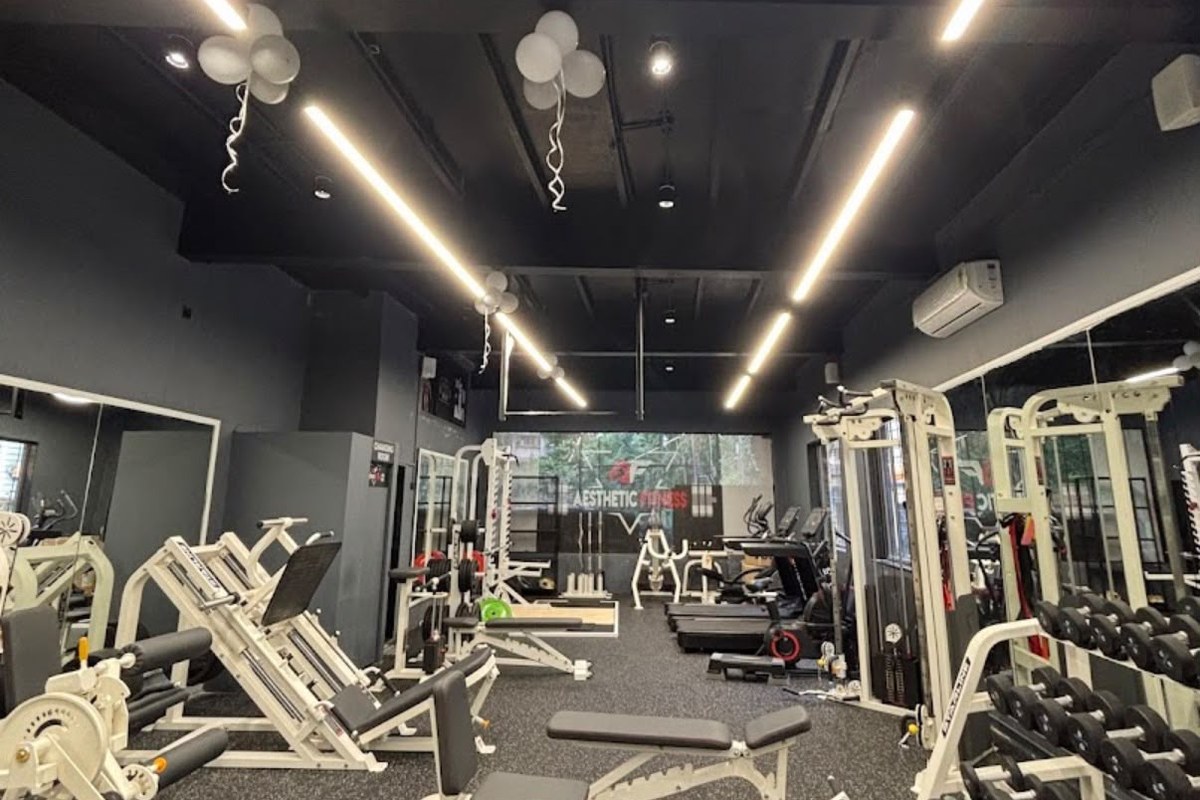 Center Aisle, Dumbbell Racks and Cable Cross Station