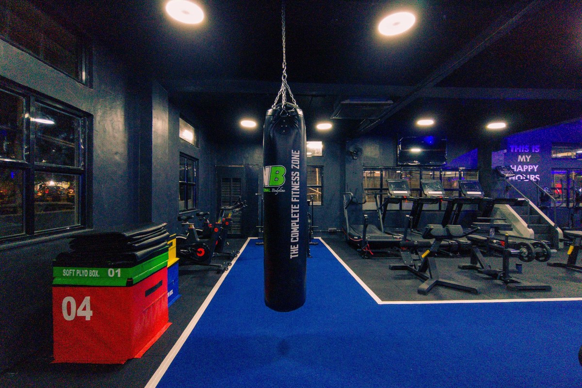 FIRST STEP FITNESS Boxing Heavy Bag & Combat Zone