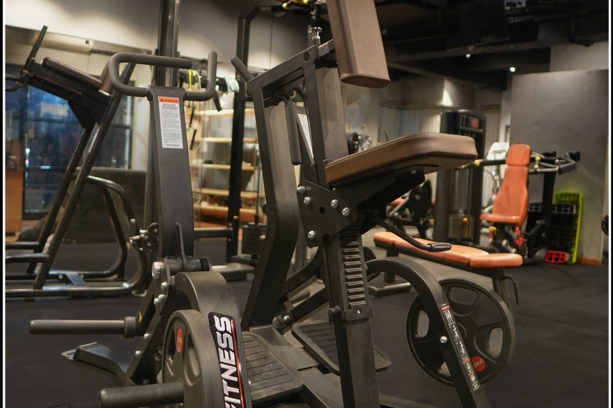 Jerai Fitness Mid Row Plate-Loaded Strength Machine