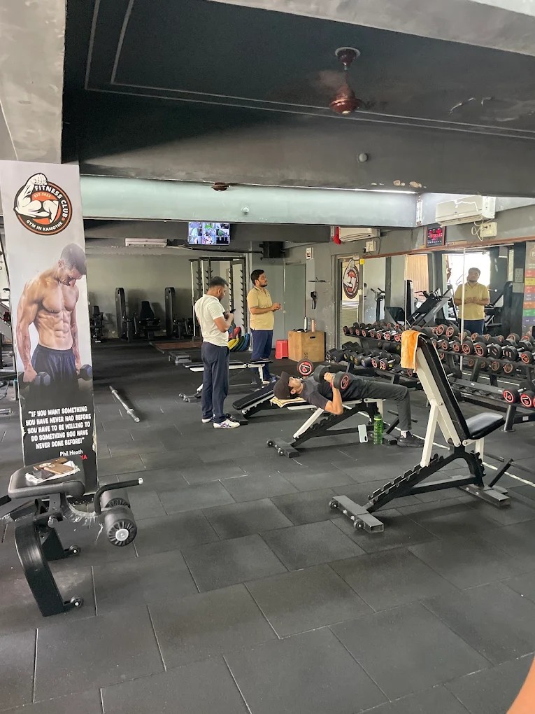 FITNESS CLUB STUDIO Free Weights & Dumbbell Training Zone