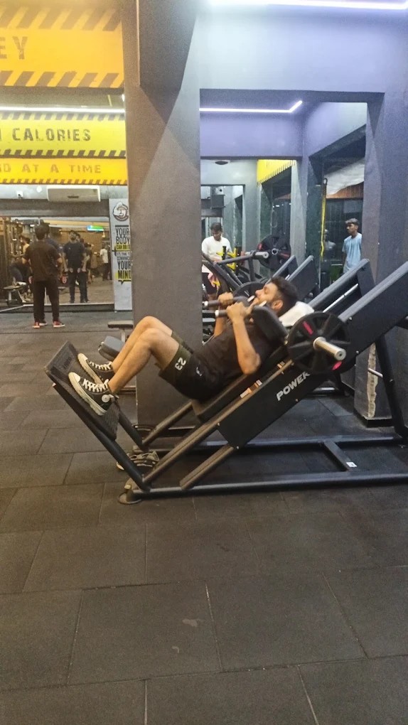 FITNESS CLUB STUDIO Plate-Loaded 45-Degree Hack Squat Station