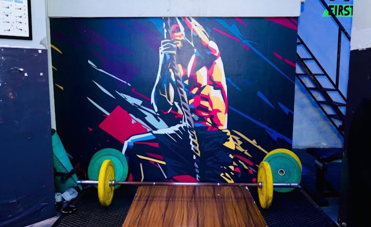 FITNESS FIRST GYM Olympic Wooden Deadlift Platform & Bumper Plates
