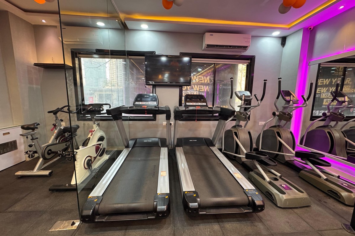 Cardio Deck with Motorized Treadmills, Cross Trainers, and Spin Bikes