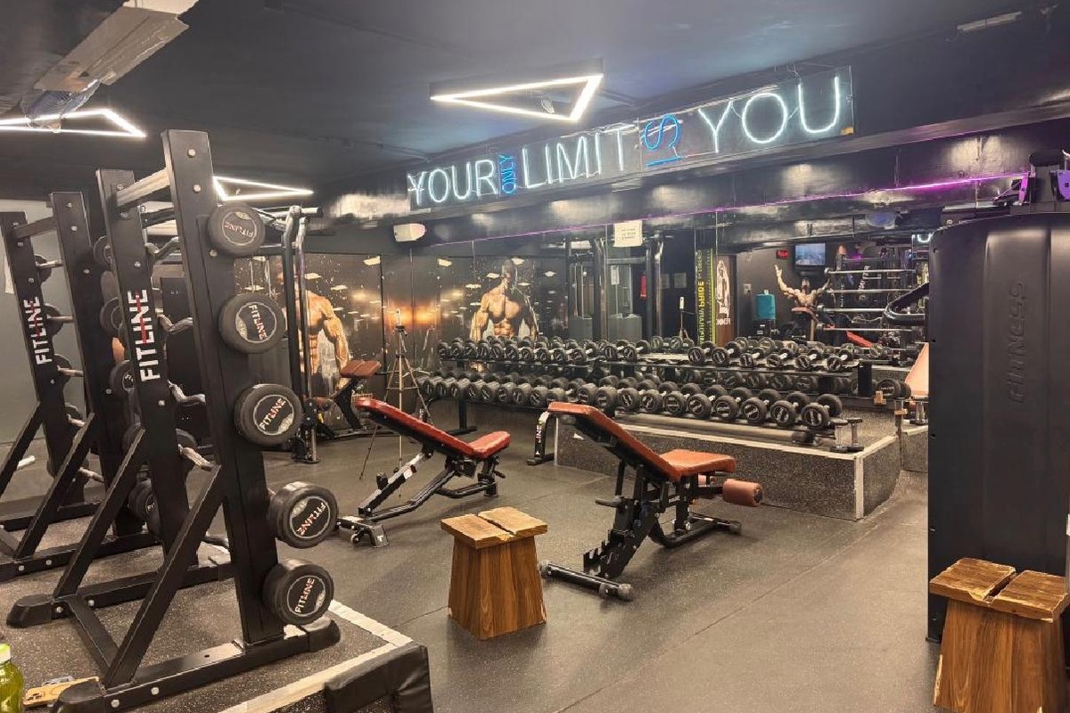 FLEX IRON GYM