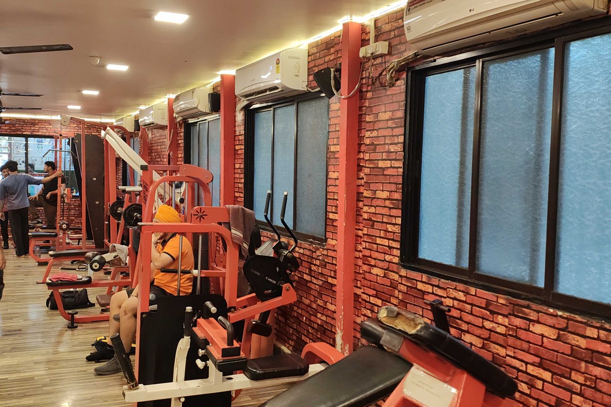 Heavy-Duty Plate-Loaded Chest Press and Squat Stations