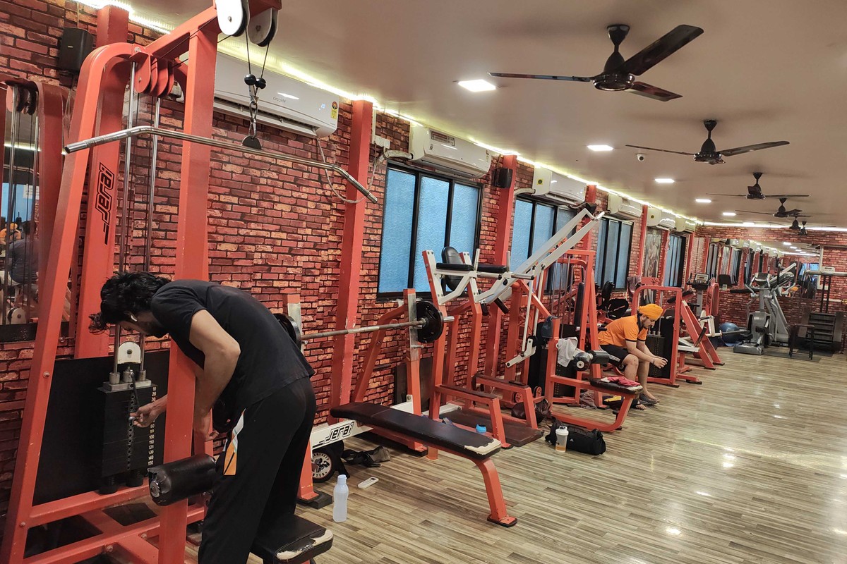 Selectorized Lat Pulldown Stations and Incline Benches