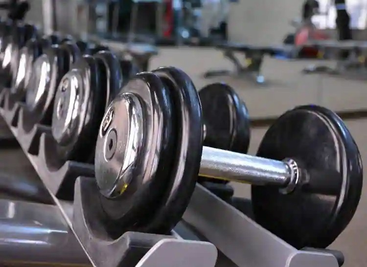 G9 FITNESS CENTRES Chrome and Rubber Dumbbells Set in Heavy Racks