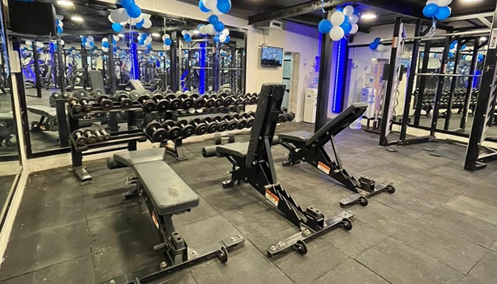 G9 FITNESS CENTRES Free Weights Area with Dumbbell Racks & Power Rack