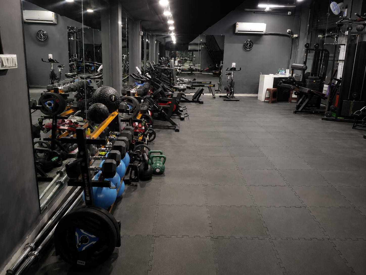 G9 PRIME FITNESS Selectorized Cable Machines & Leg Extension Station