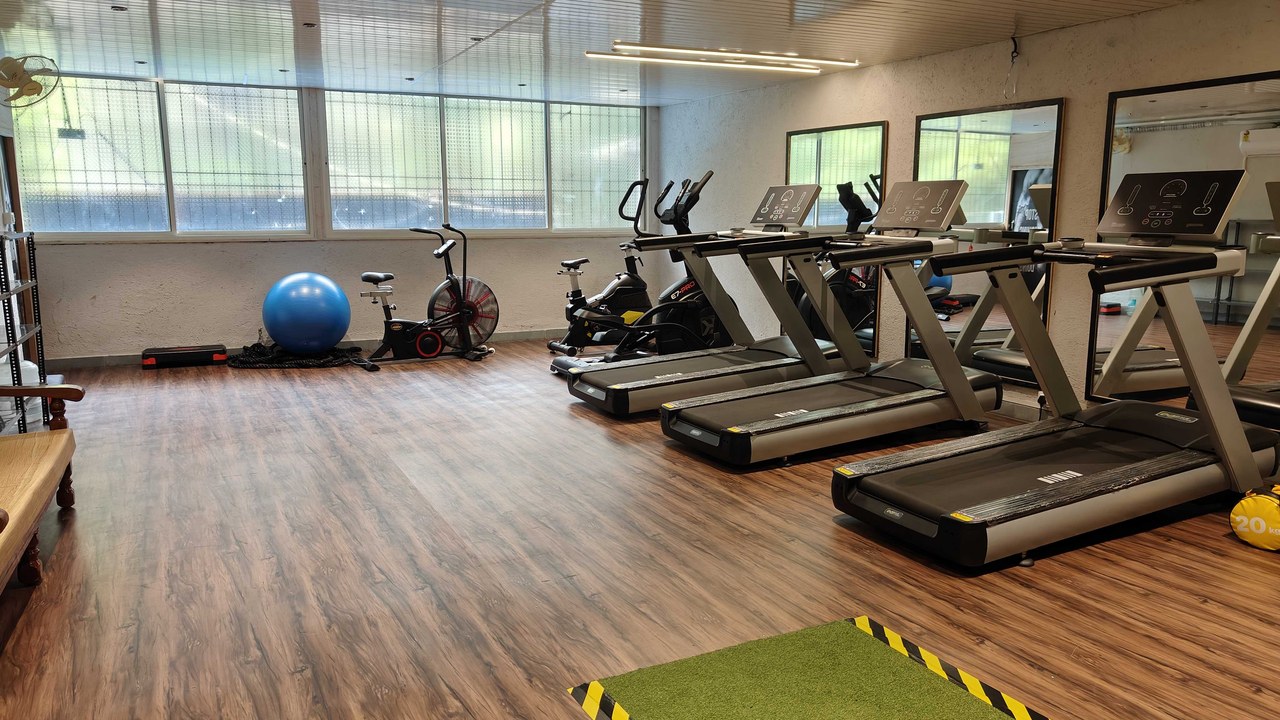 GROWTH FITNESS Motorized Treadmills & Spin Bikes