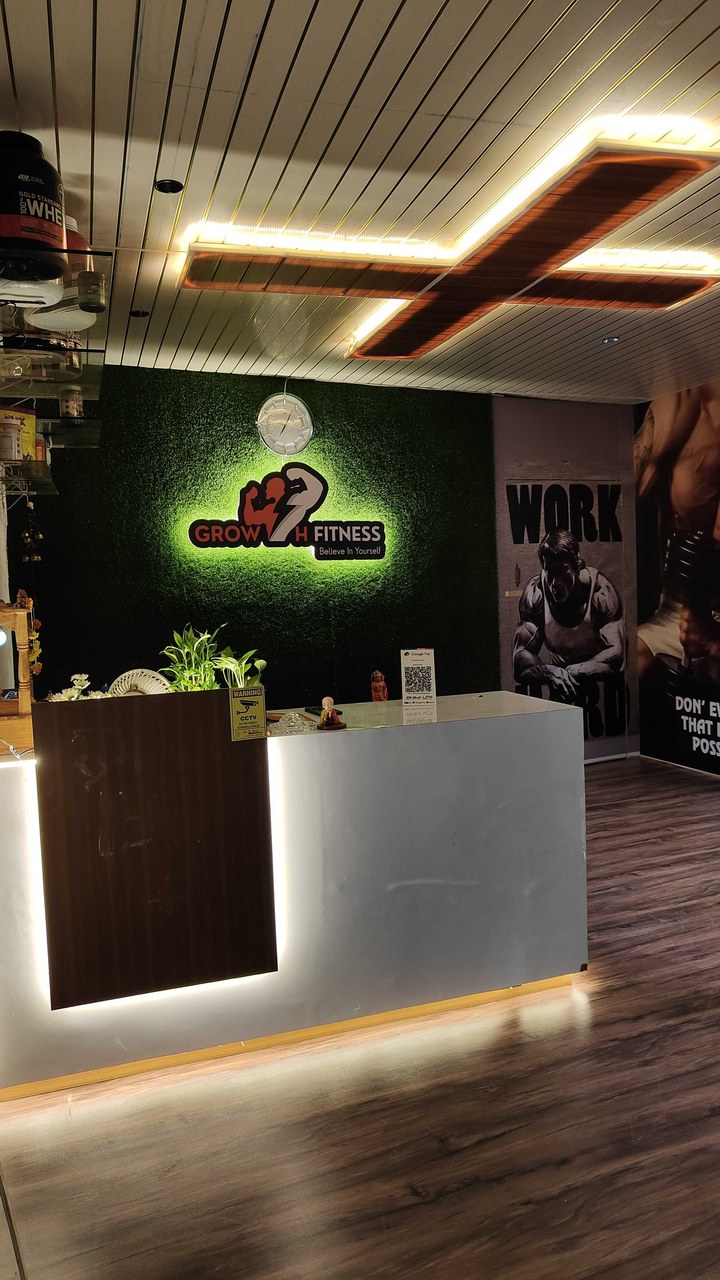 GROWTH FITNESS Reception Desk & Backlit Grass Wall