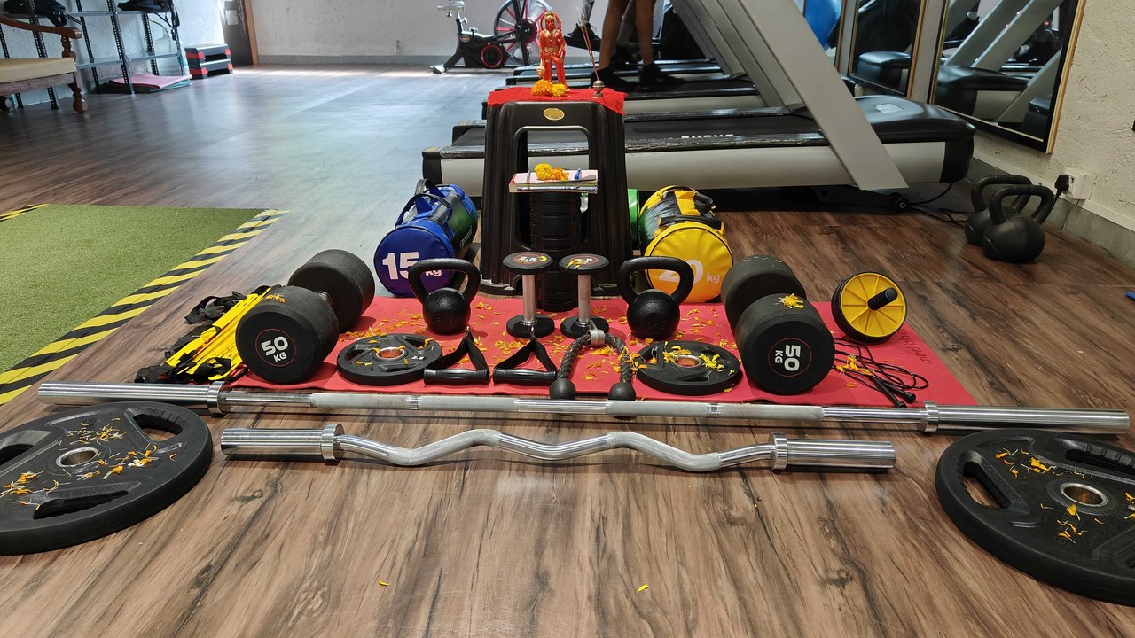 GROWTH FITNESS Olympic Barbells, EZ Bars & 50kg Dumbbells