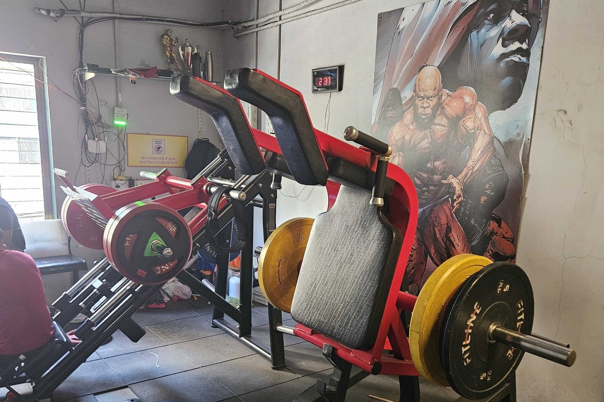 Plate Loaded Linear Leg Press and Hack Squat Station