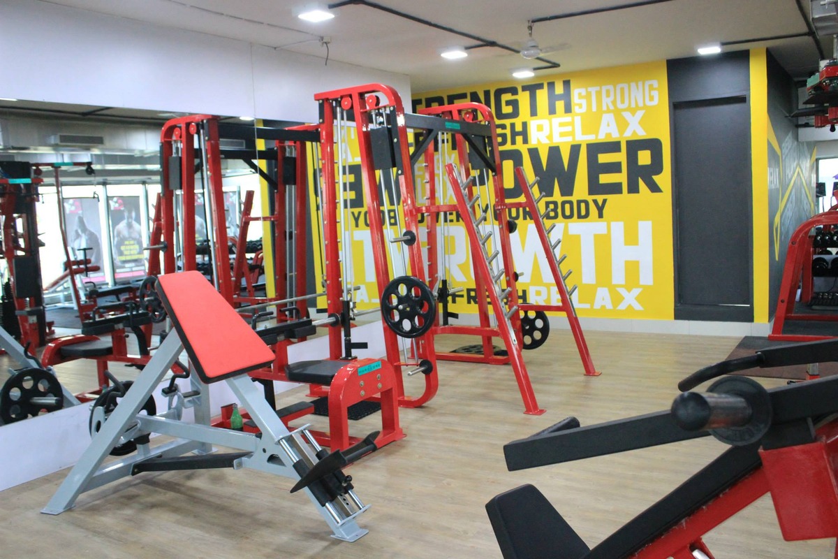 Smith Machine Cage, Olympic Squat Rack and Vibrant Feature Wall