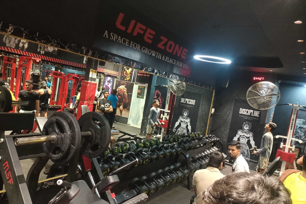 LIFEZONE UNISEX GYM Main Training Floor & Dumbbell Array