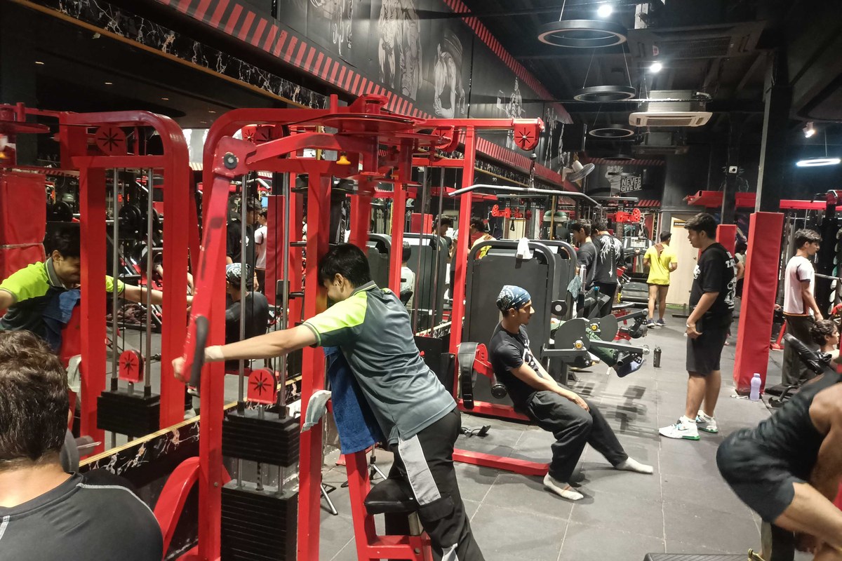 LIFEZONE UNISEX GYM Red Selectorized Machines & Air Conditioning