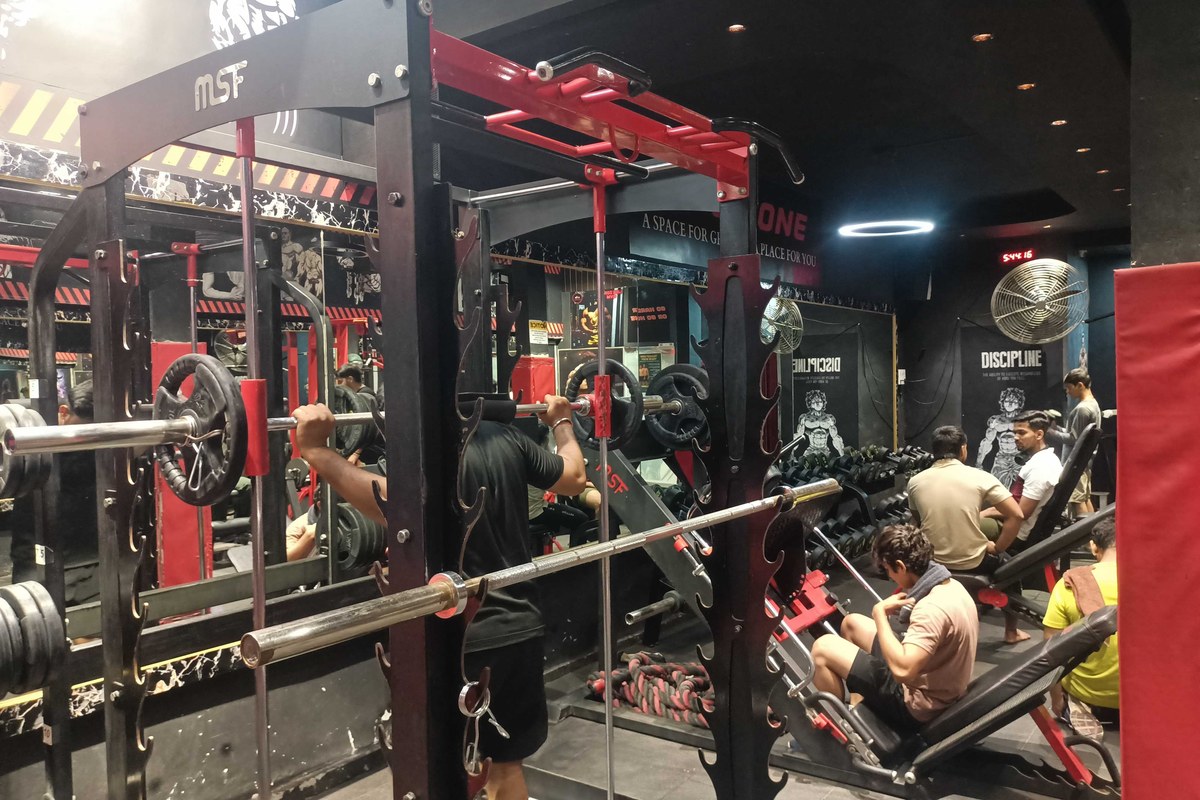 LIFEZONE UNISEX GYM MSF Power Squat Rack & Olympic Barbells