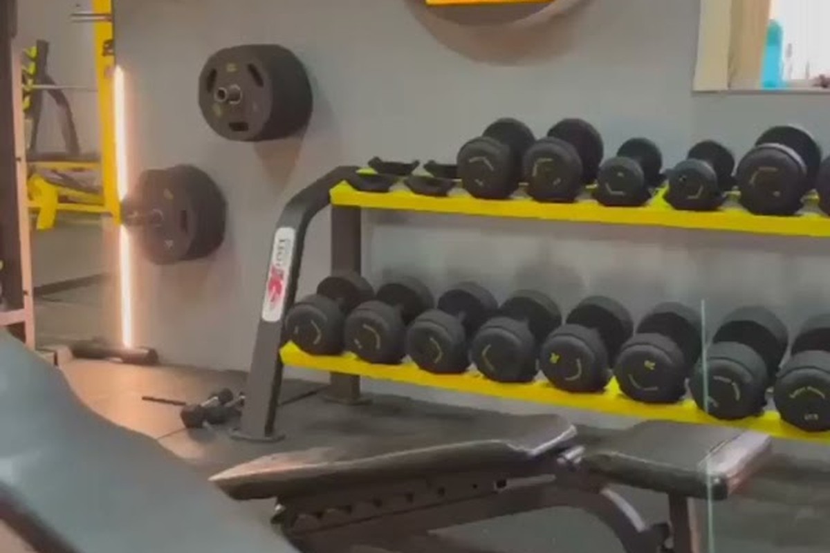 Adjustable Incline Bench and Circular Power Factory Wall Emblem