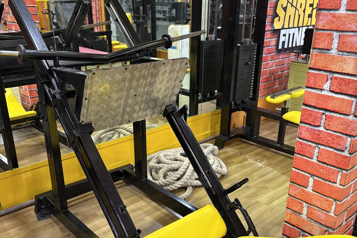 Heavy 45-Degree Angled Leg Press Machine with Diamond Footplate