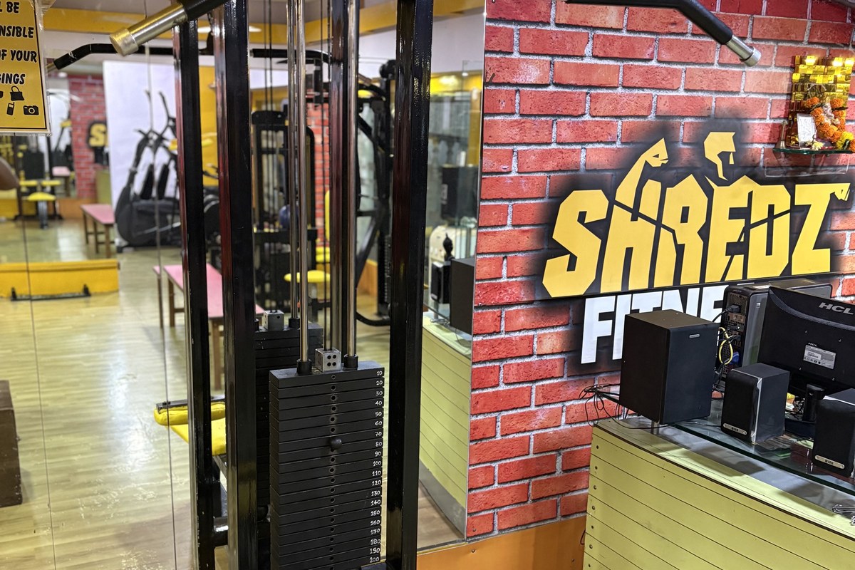 Lat Pulldown Machine, Battle Ropes and SHREDZ Brick Wall Graphic