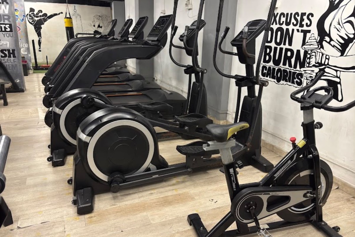 Dedicated Cardio Deck with Motorized Treadmills, Ellipticals and Spin Bikes