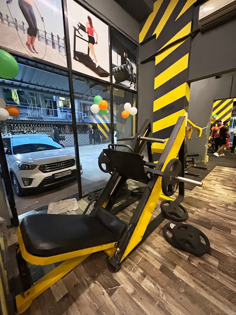 SS FITNESS WORLD Commercial Motorized Treadmills & Cardio Conditioning Deck