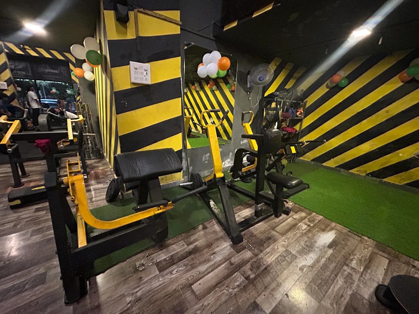 SS FITNESS WORLD Yellow-Black Caution Stripes, Preacher Curl & Row Machine