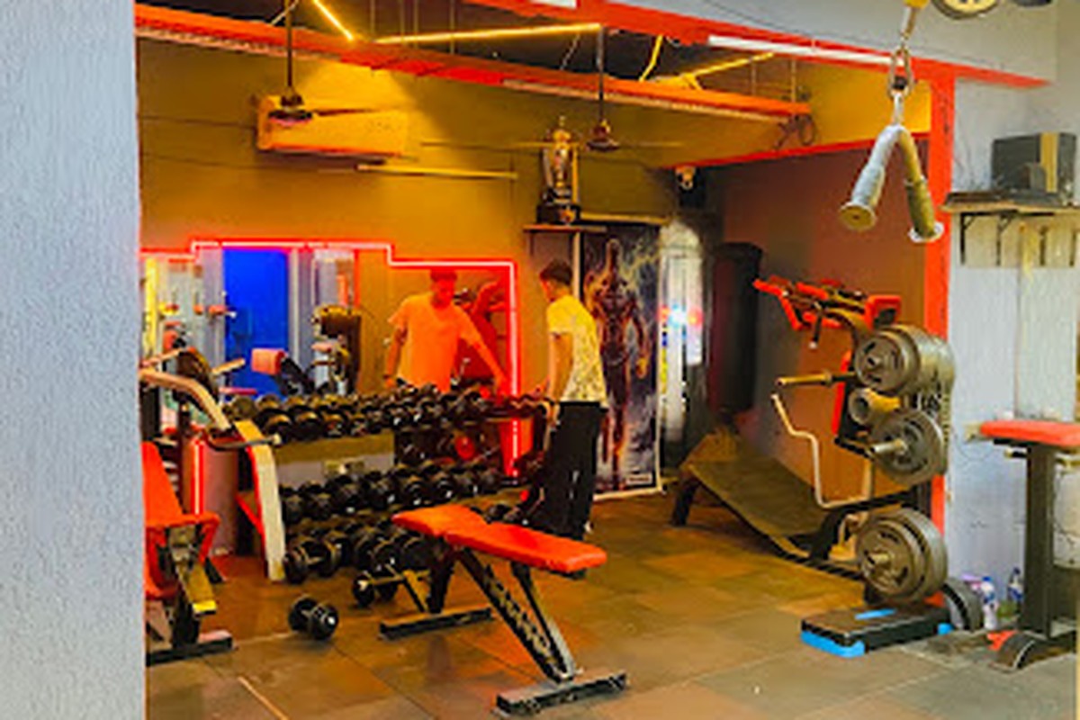 STRONG AND LEAN FITNESS Indoor Strength Floor & Dumbbell Array