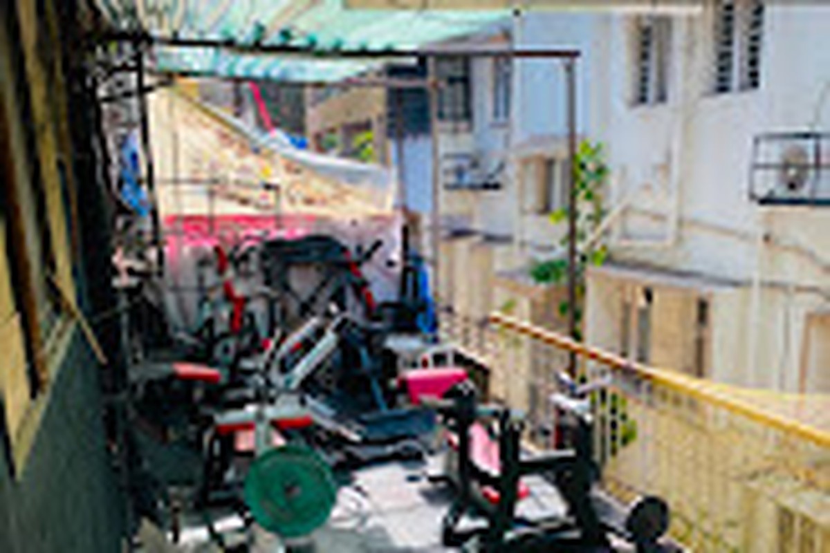 STRONG AND LEAN FITNESS Open-Air Outdoor Terrace Workout Deck