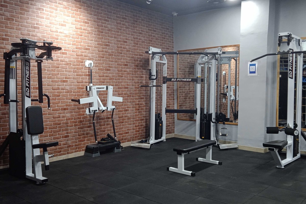 Brick Accent Strength Floor with Dual Functional Cable Columns