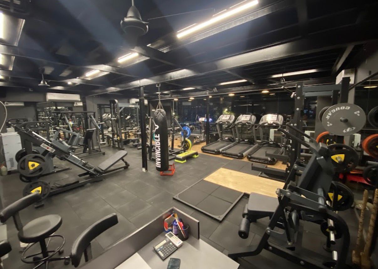 The Muscle Cage Fitness Dumbbell Alley