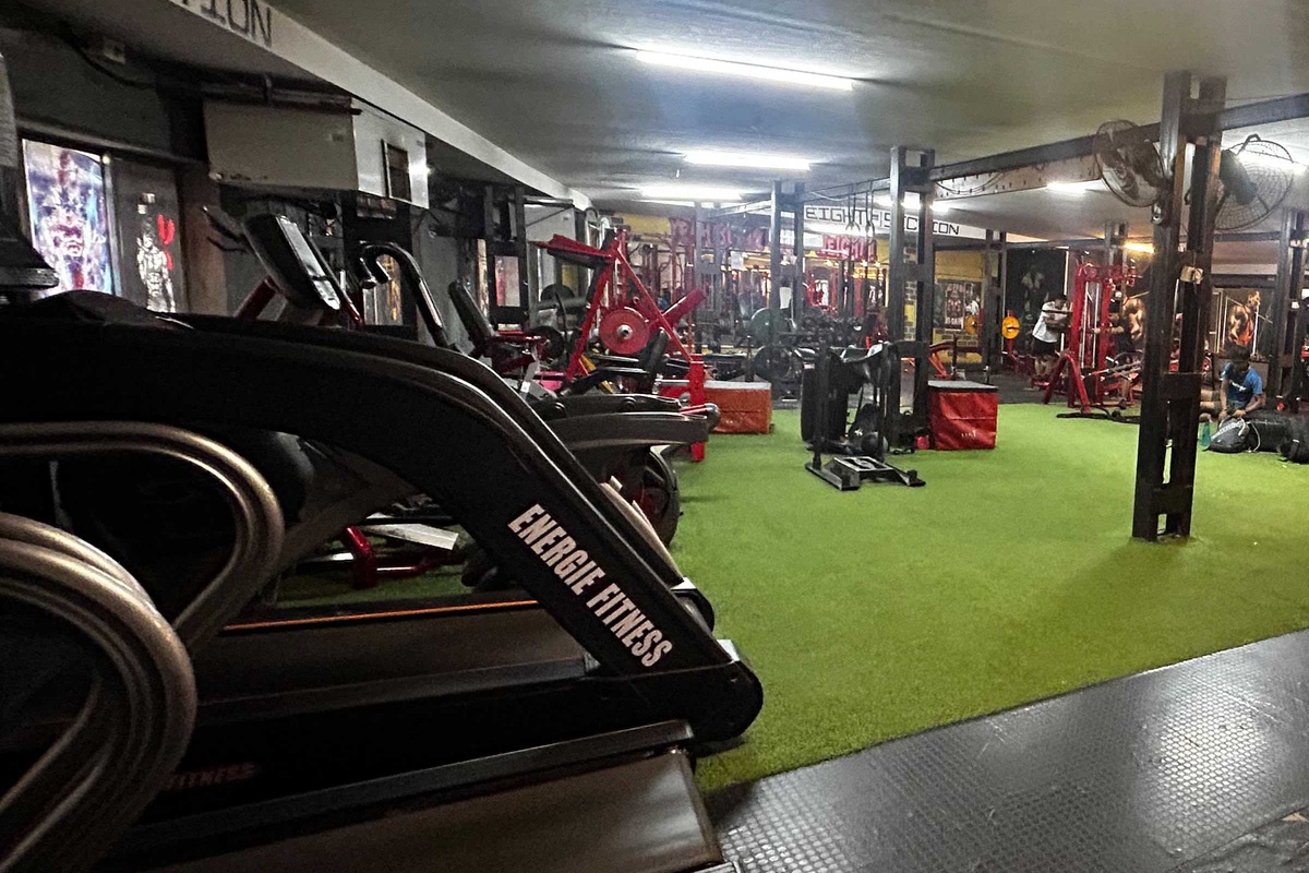 THE RAW GYM Commercial Cardio Deck