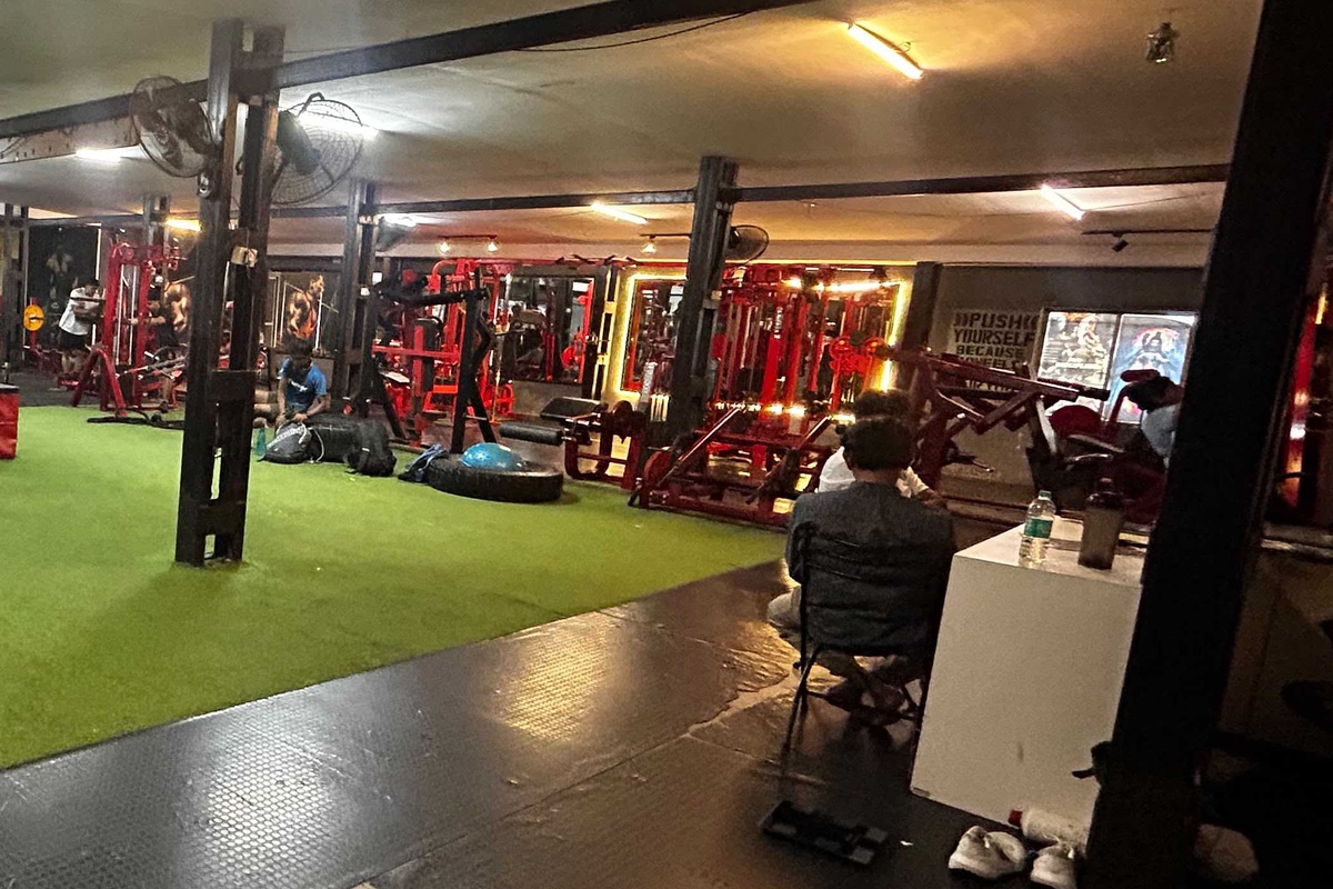 THE RAW GYM Strength Racks & Machines