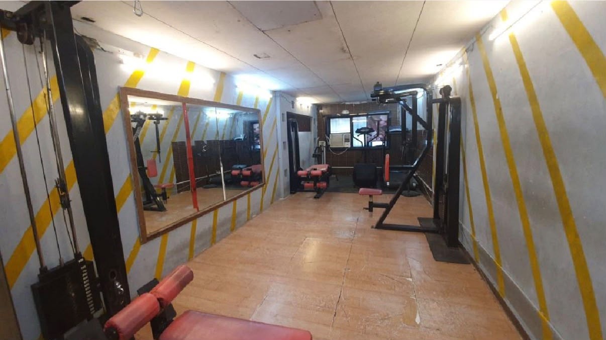TIGER FITTNESS CENTRE Dual Cable Station & Open Stretching Floor