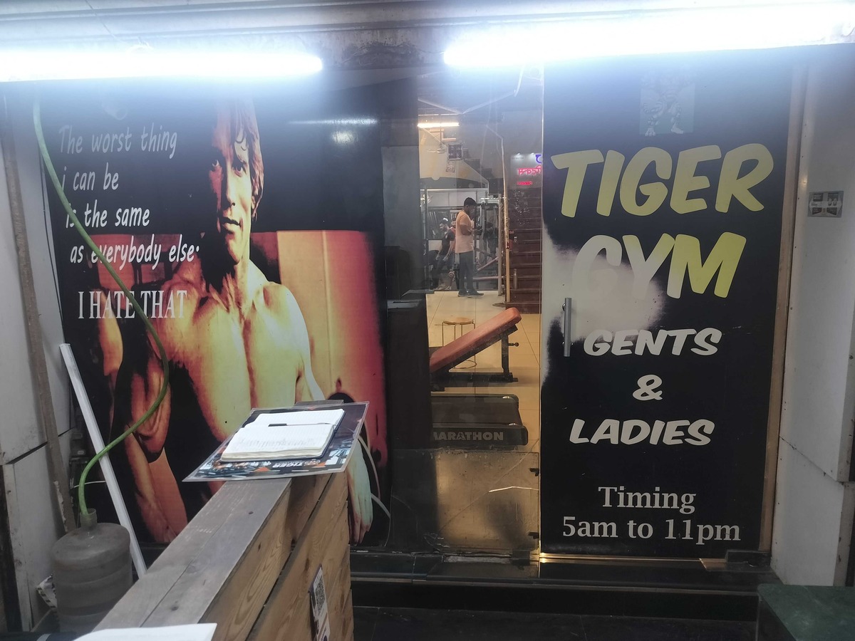 TIGER FITTNESS CENTRE Unisex Entrance & Front Desk Timing Banner