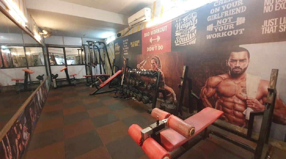 TIGER FITTNESS CENTRE Heavy Dumbbell Rack, Benches & Rubber Flooring