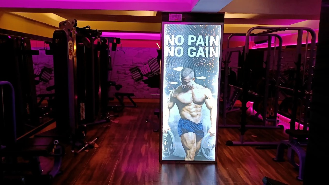 TRIANGULAR FITNESS STUDIO No Pain No Gain Pillar & Workout Deck