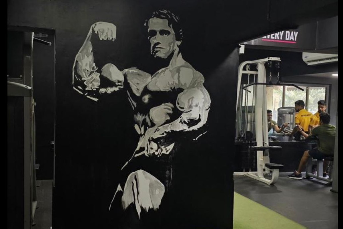 Trio Fitness Arnold Schwarzenegger Wall Mural and Turf Track
