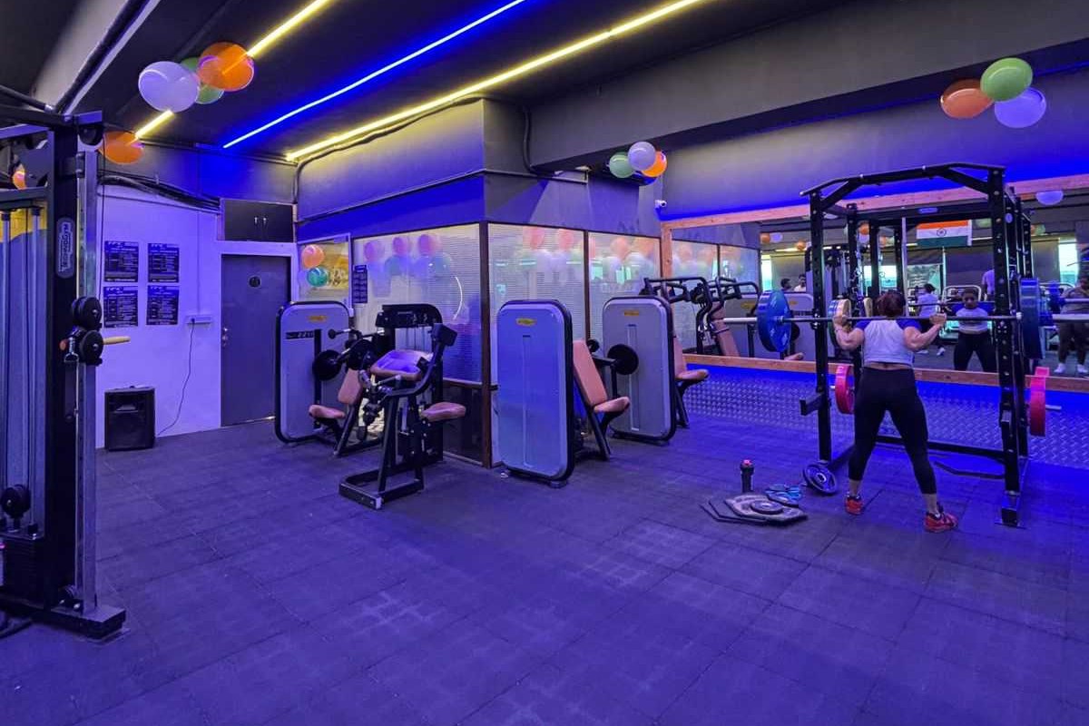Commercial Selectorized Strength Machinery and Mirror Training Wall